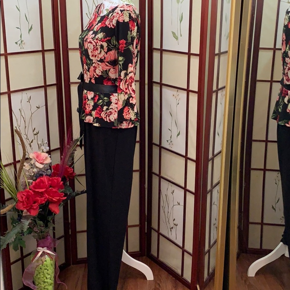 ♦️SOLD♦️ Beautiful black/floral bodysuit 💐 (NWOT) - Picture 4 of 9